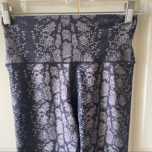 SoulCycle High Rise Milestone Sknakeskin Leggings Size Small - Picture 5 of 10